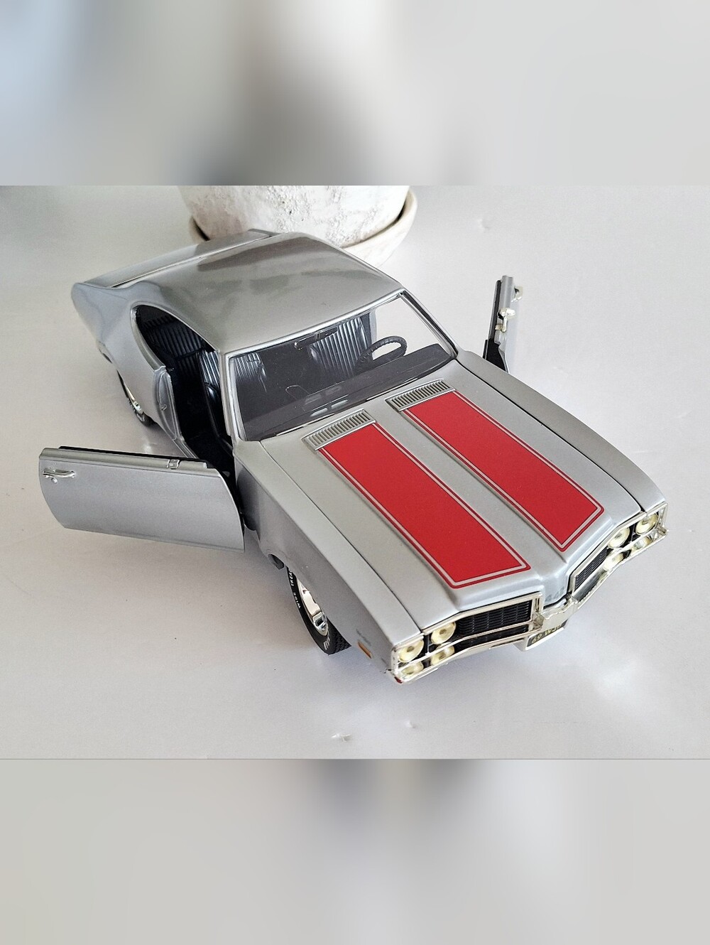 Oldsmobile 442 W-30 Scale 1:18